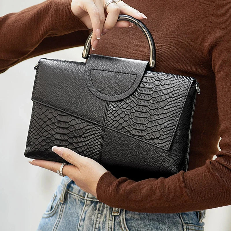 Sac à bandoulière en cuir synthétique PU pour femme, alliant élégance et style avec un motif alligator.