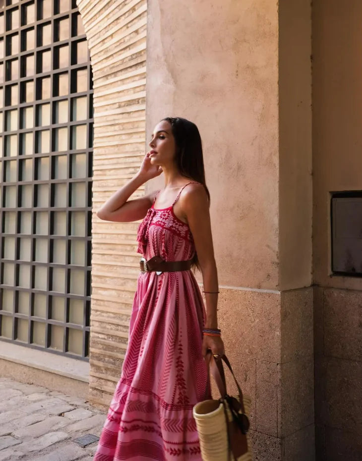 Robe Maxi Bohème Rouge Sterlasi - Élégance et Liberté à Chaque Pas 